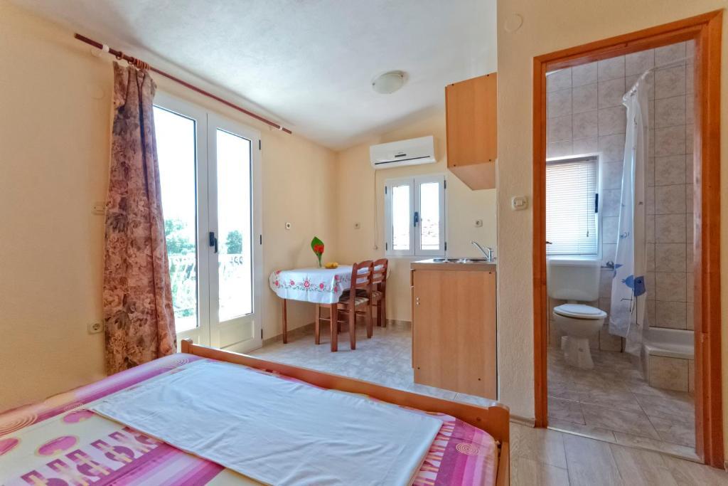 Apartments Jerkovic Stari Grad  Bilik gambar